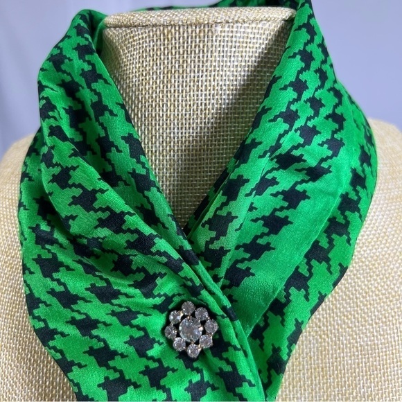 Repurposed clipon earrings turned into pins, tie tacks, brooches and pin buttons - Picture 9 of 9